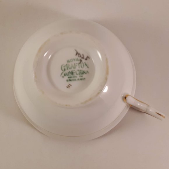 Royal Grafton 1950s Pink and Yellow Roses with blue shade Teacup & saucer - Picture 9 of 9